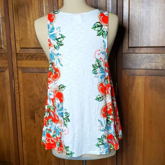 Anthropologie Akemi + Kin Gardenia Floral Tank Sz M - Picture 2 of 9